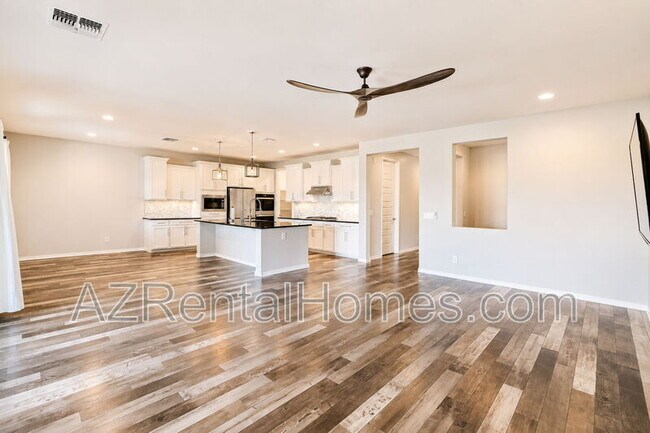 Building Photo - 9742 Thatcher Ave