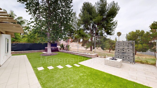 Building Photo - Amazing 3 Bedroom Home in Mission Viejo!