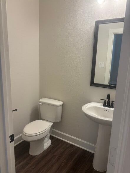 Building Photo - 8625 Spindletop Dr