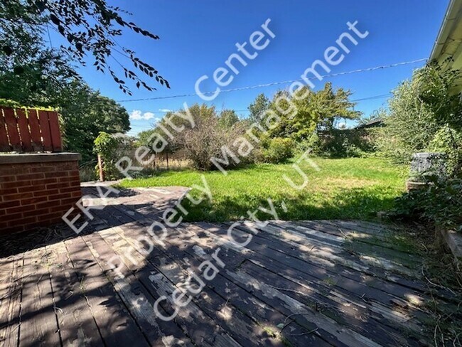 Building Photo - Move in Discount! Charming Ranch Style Single Family Home