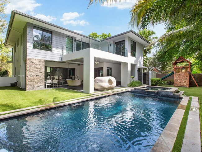 Building Photo - 7500 SW 57th Ct