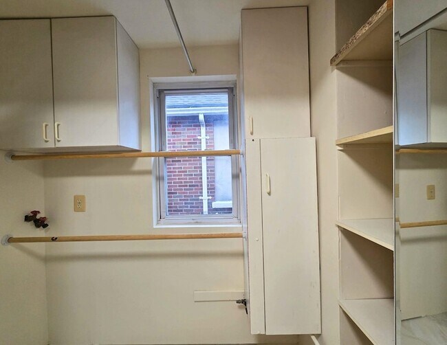 Building Photo - 911 80th St