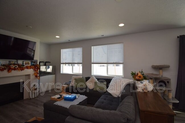 Building Photo - 2964 S 2500 W St