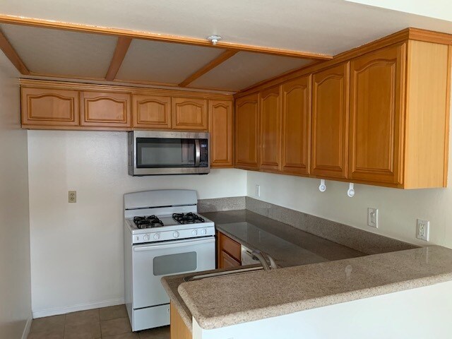 Kitchen - 1255 Los Robles N Ave