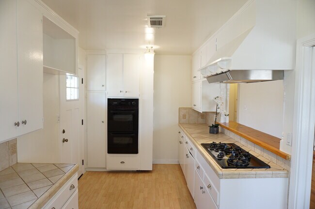 Building Photo - 3153 Orange Ave