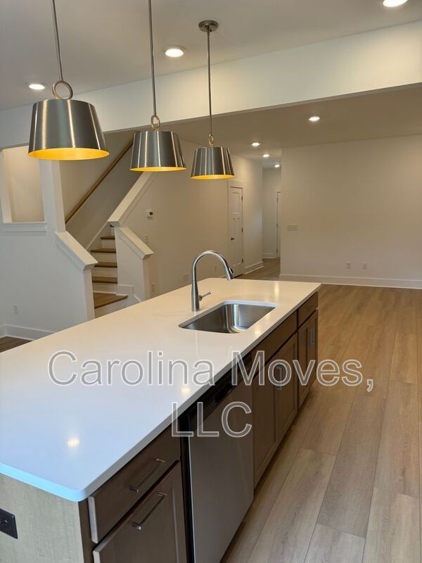 Building Photo - 508 Round Rock Wy
