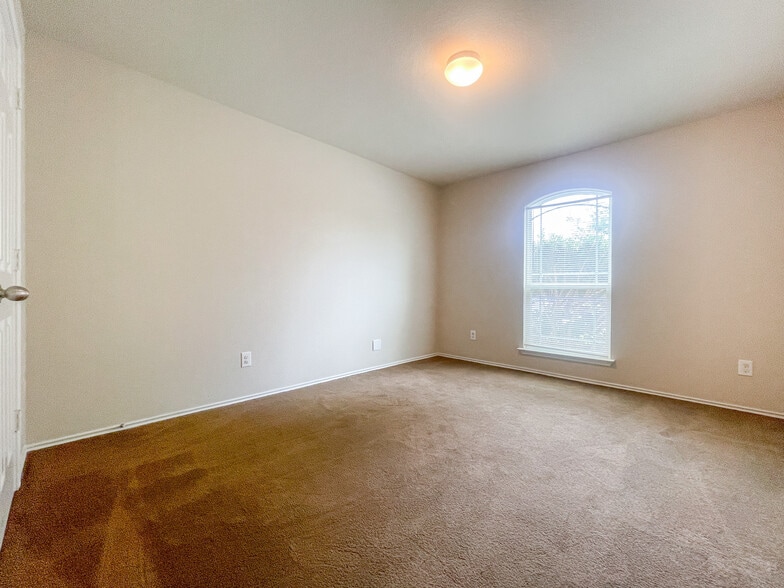 Building Photo - 6617 Cascade Dr