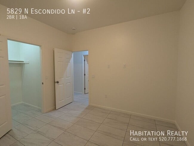 Building Photo - 5829 N Escondido Ln