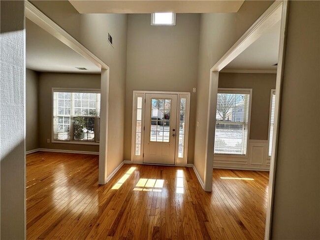 Building Photo - 2403 Walnut Tree Ln