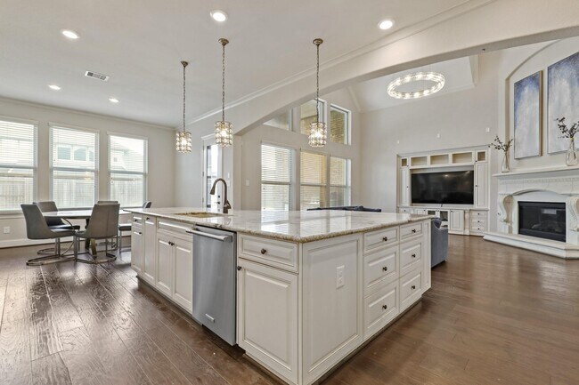 Building Photo - 5730 Balcones Ridge Ln