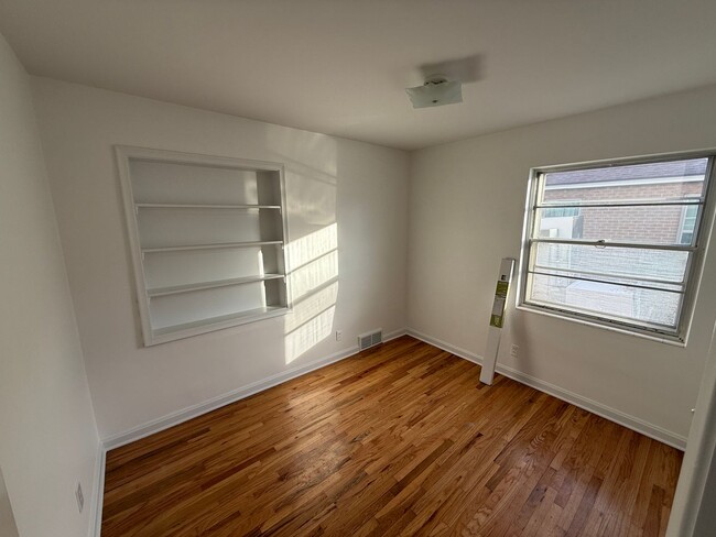 Building Photo - Beautiful 4 bedroom 3 bathroom home!