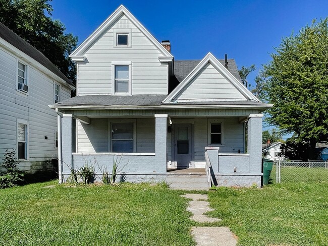 Primary Photo - Sizable Kitchen