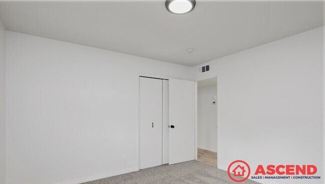 Building Photo - Beautiful home in North Bakersfield! *POOL*