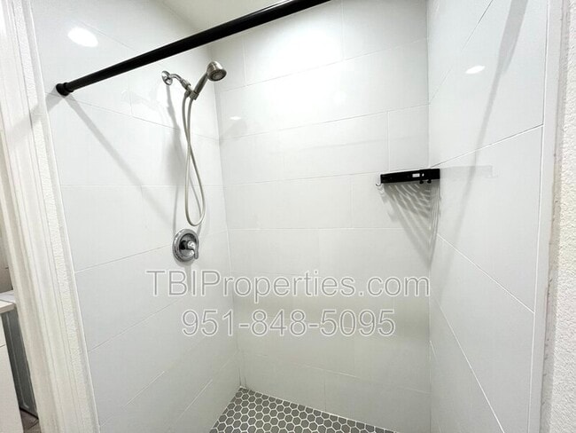 Building Photo - 5063 Pearblossom Dr