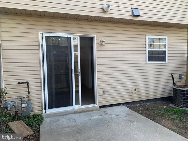 Building Photo - 616 W Martin St