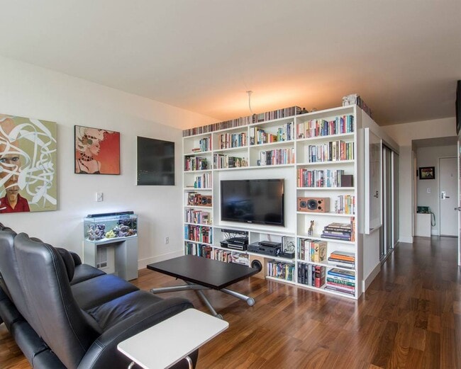 Building Photo - 2911 2nd Ave