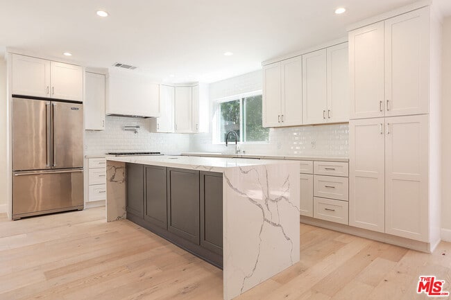 Building Photo - 12524 Woodbine St