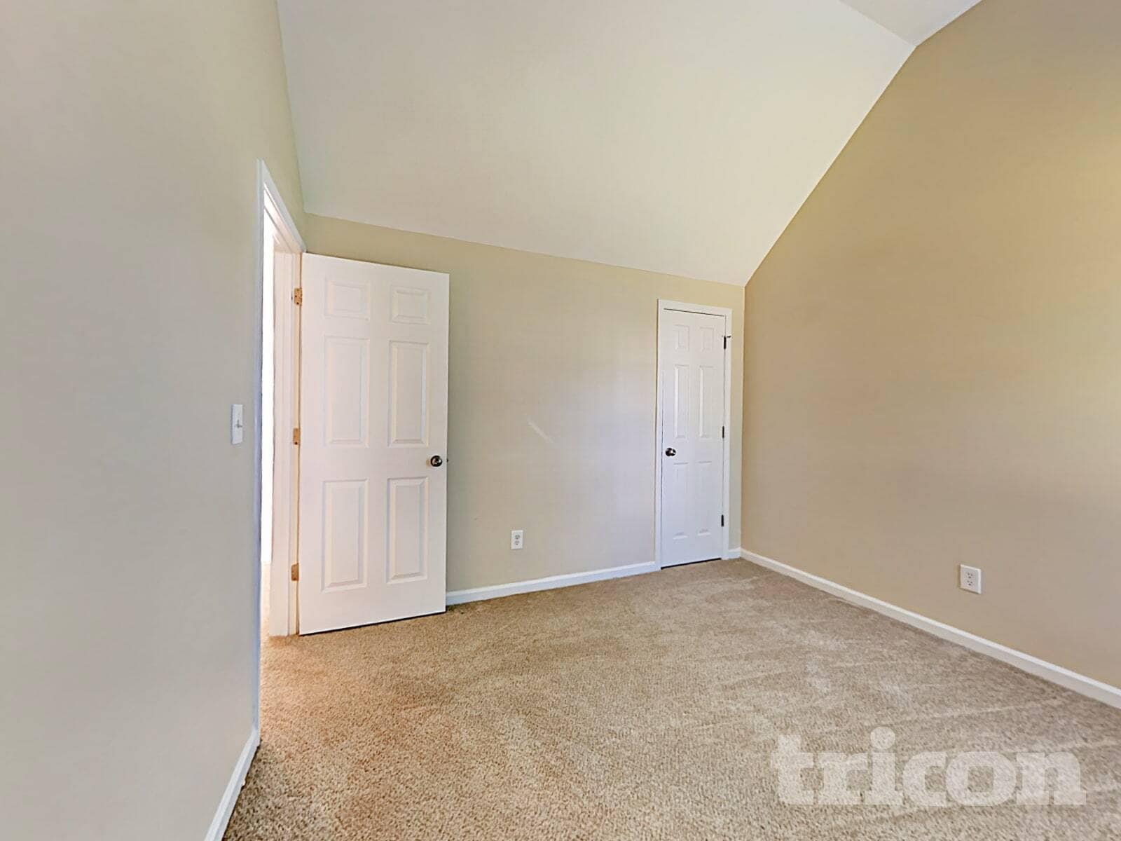 Building Photo - 5415 Kiev Dr