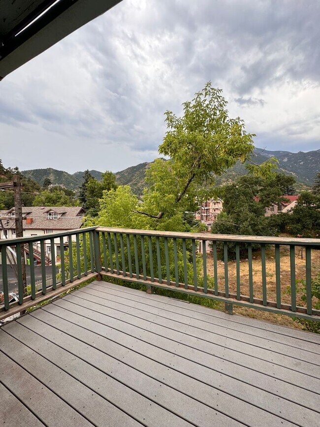 Building Photo - Manitou Springs Living!! 1 Bed 1 Bath Avai...