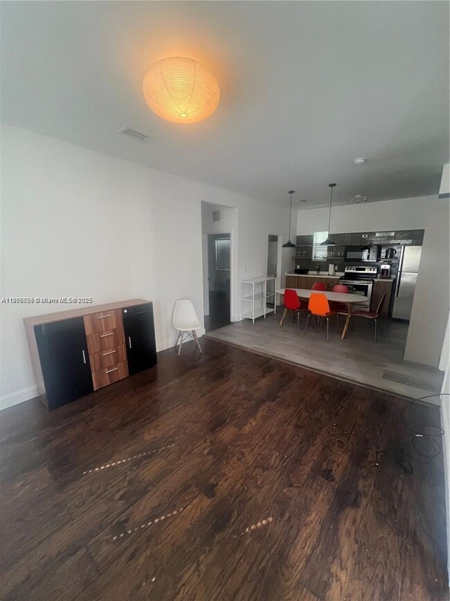 Building Photo - 920 SW 9th St