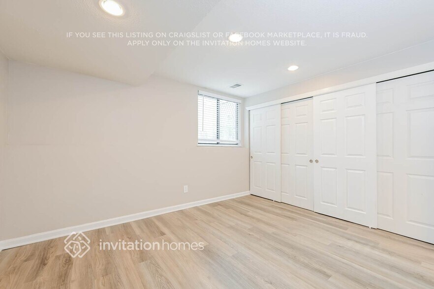 Building Photo - 10165 E Peakview Ave