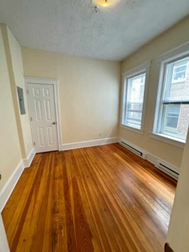 Building Photo - Mission Hill - 2 BR Apartment - 9/1/26 - NO BROKER FEE