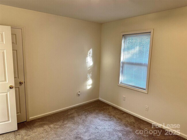 Building Photo - 5589 Wrenn Dr
