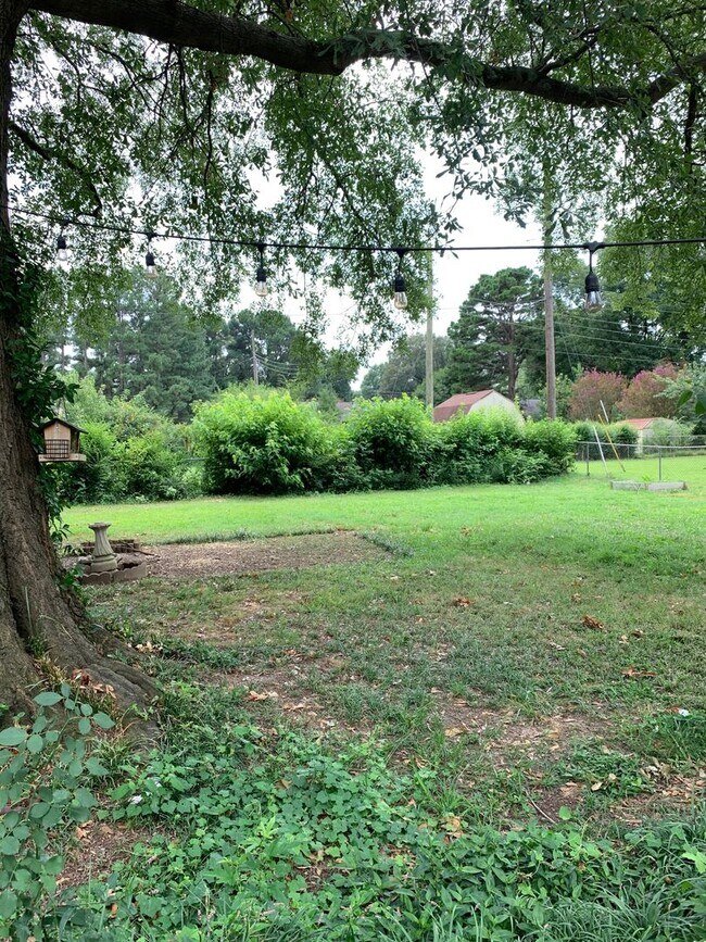 Building Photo - 2bedroom/1bath all brick home - No HUD
