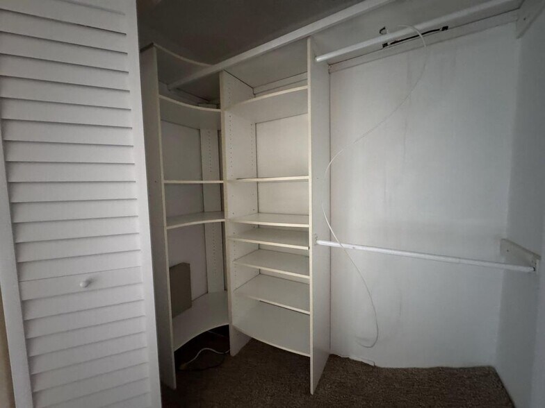 Building Photo - 5937 SW 36th Ct