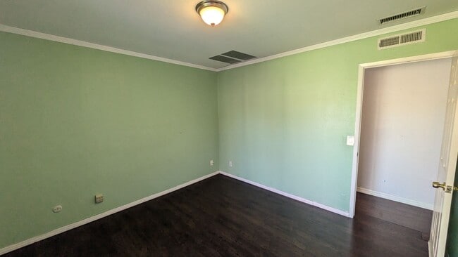 Building Photo - Excellent Location in Mira Mesa!