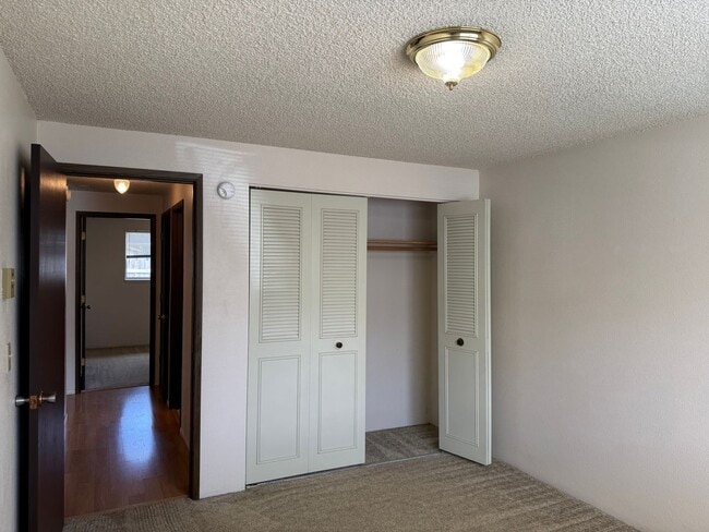 Building Photo - Great single level 2 bed/1 bath duplex in Thurston!
