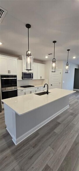 Building Photo - 400 Elise Wy