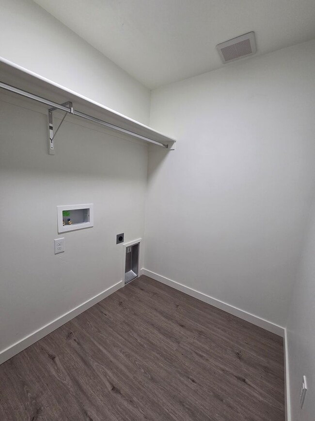 Building Photo - Modern New-Build Duplex in Payette