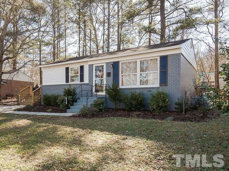 Landscaped yard and fresh paint - 515 Mayfair St
