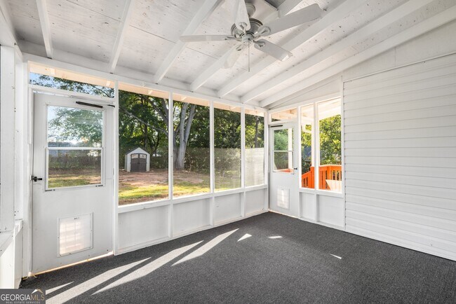 Building Photo - 1801 Crestridge Dr SE