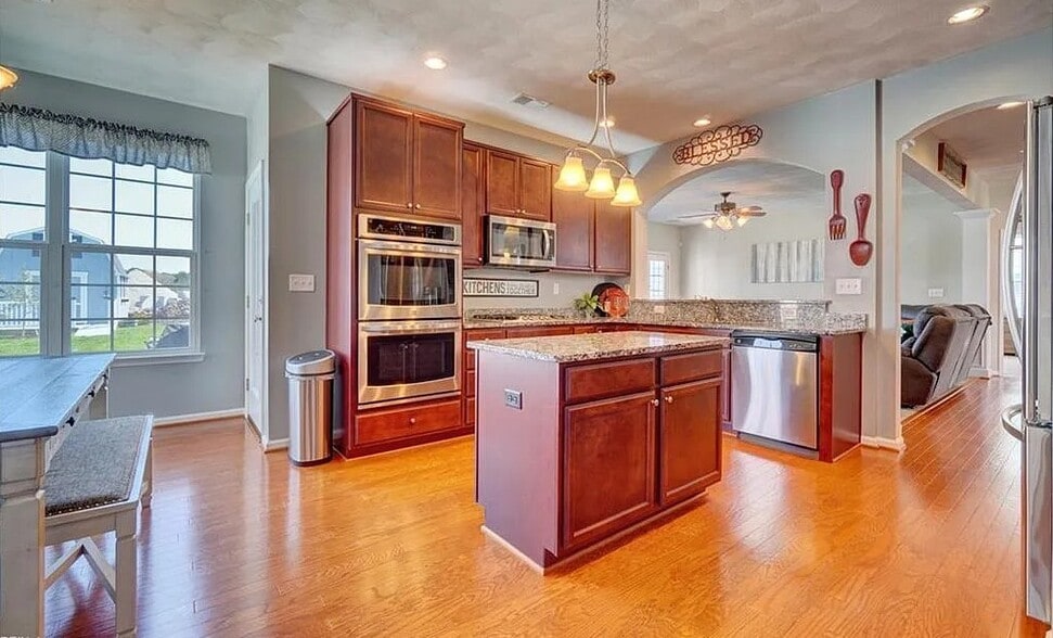 Building Photo - 561 Graphite Trl