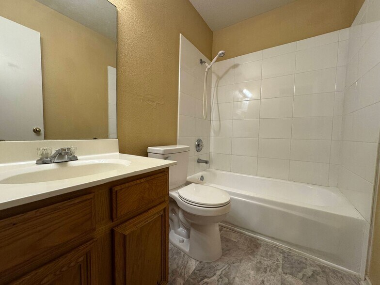 Building Photo - 1603 Cedarhill Dr