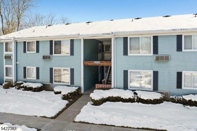 Building Photo - 62 Eton Way