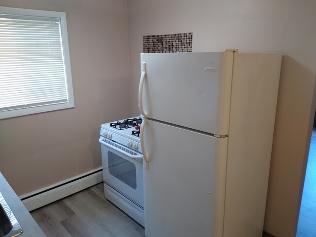 Stove and Fridge Included - 28 Saint Florian St