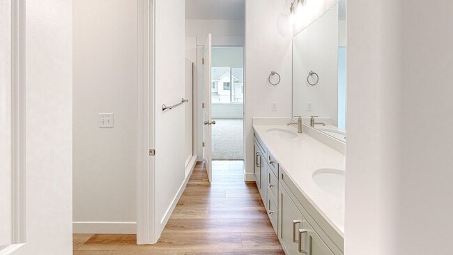 Building Photo - New Townhome For Rent in Highridge Mountai...