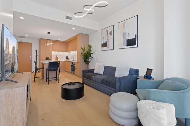 Building Photo - 44 East Ave