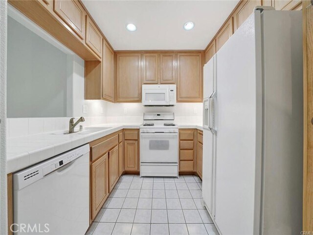 Building Photo - 21 Mistral