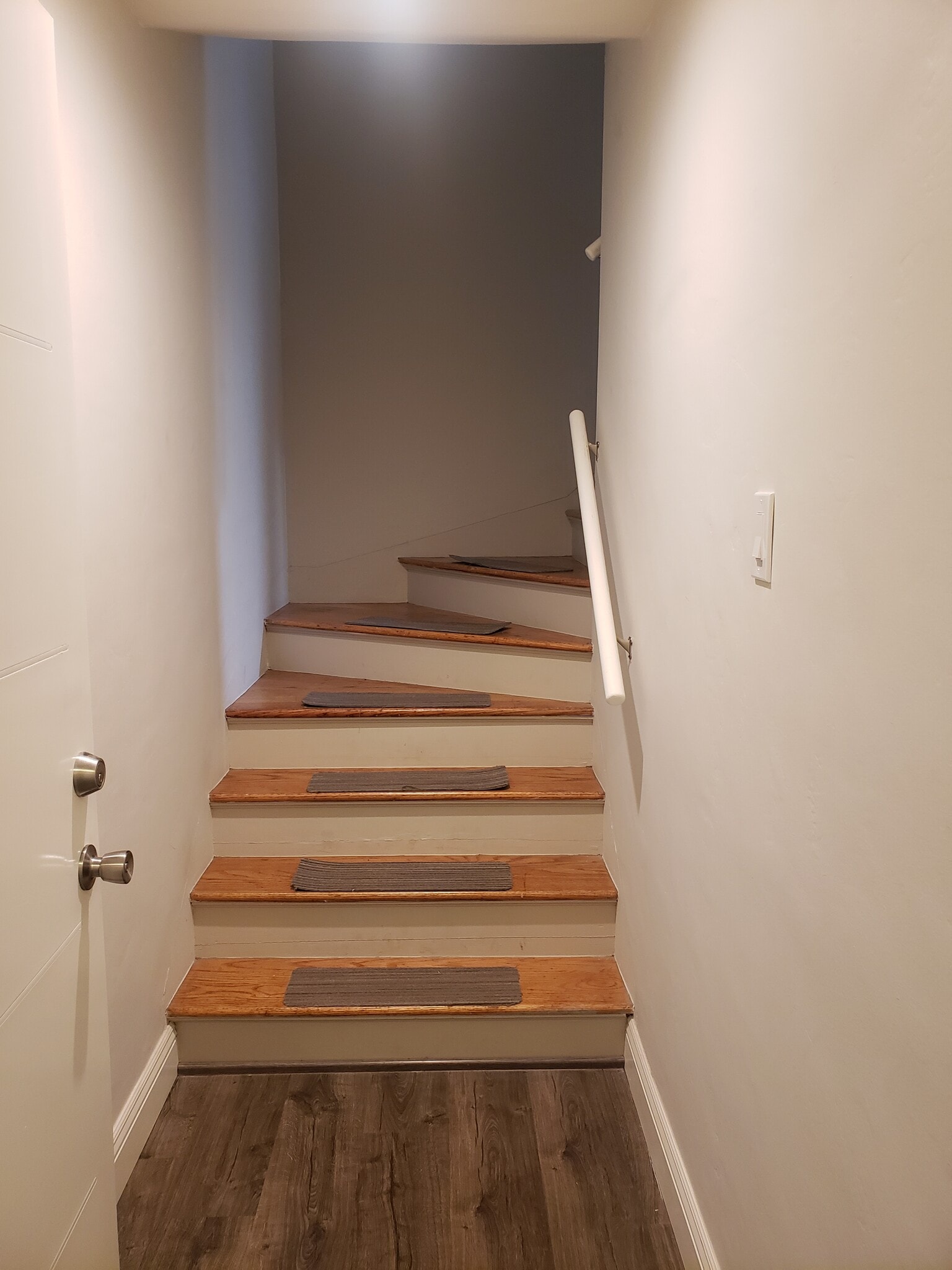 Building Photo - 717 Rolph St