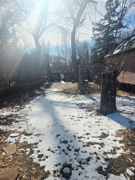 Building Photo - 630 E St Vrain St