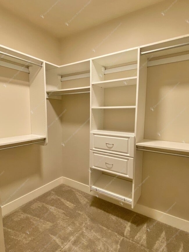 Building Photo - Luxury Single-Level 3BR - 3.5BA Living in Tetherow