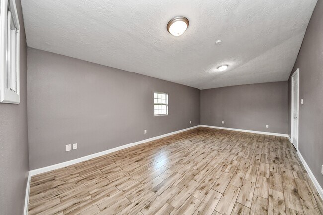 Building Photo - 4402 Ludwig Ln