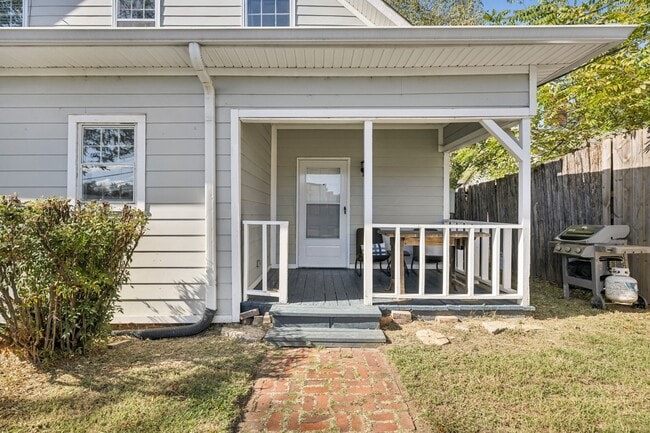 Building Photo - 920 Silverdene Pl