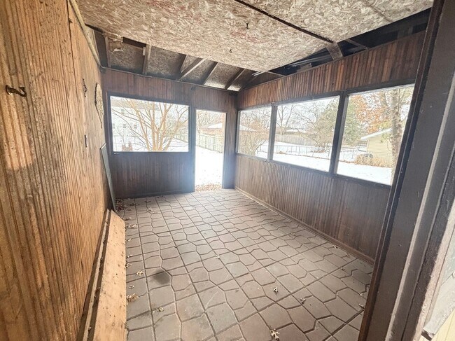 Building Photo - 10450 Washington Blvd NE