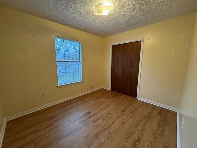 Building Photo - 800 Christian Dr