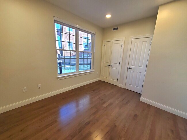 Building Photo - 39 Herrick Rd